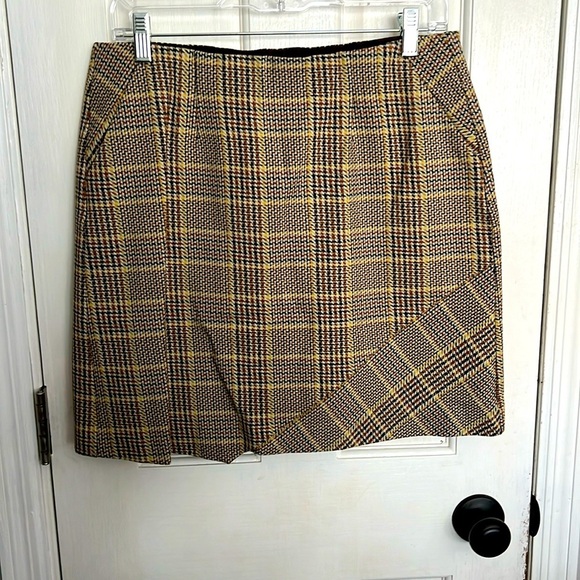 CAbi Dresses & Skirts - Cabi neutral plaid checkered size Medium Skirt